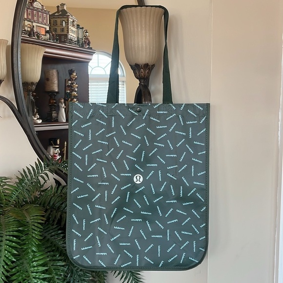 NWOT Lululemon Green Reusable Shopping Tote Shoulder Bag Lightweight - Picture 13 of 13